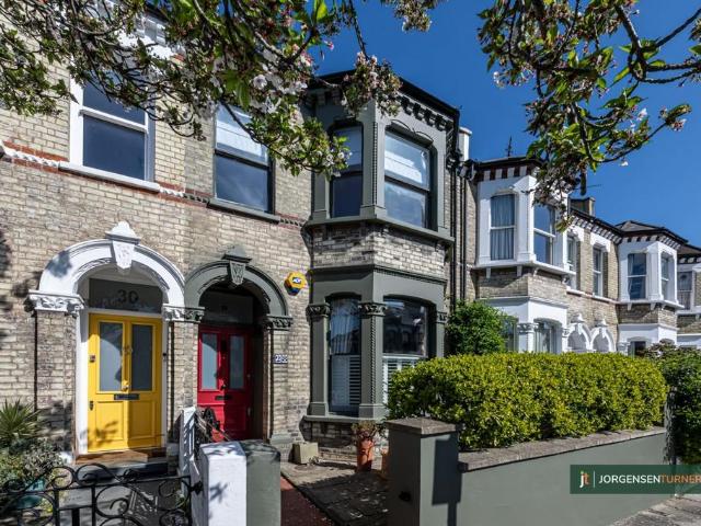 Ethelden Road, Shepherds Bush,W12 4 bed terraced house to rent £5,500 pcm £1,269 pw