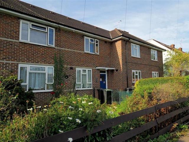 Etheridge Road, Loughton, IG10 1 bed apartment to rent £1,450 pcm £335 pw
