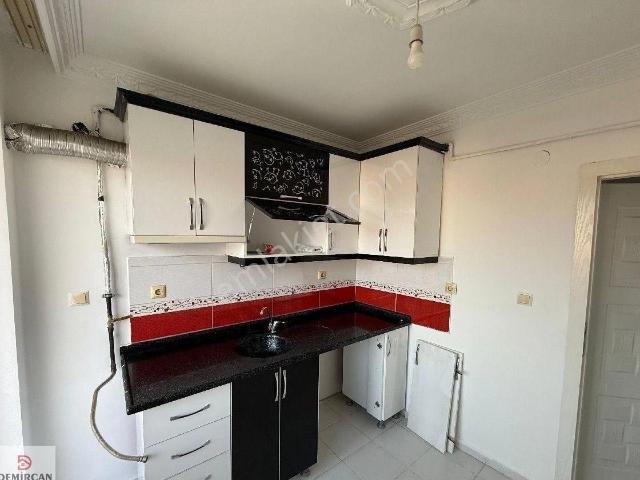 Etimesgut Alsancak H. Özer Cad. Üzerinde Yapılı Satılık 2+1
