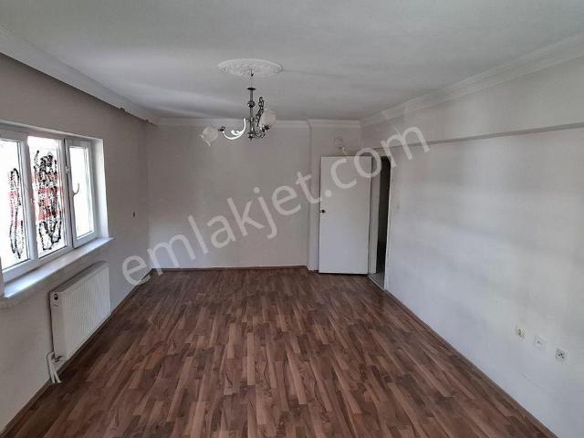 Etimesgut Atakent ’de Tren İstasyonu Yakın Ara Kat 5+1 Dubleks Daire
