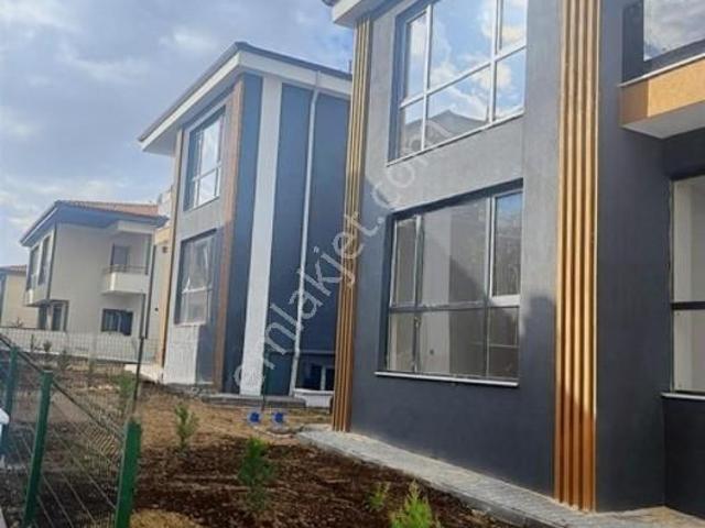 Etimesgut Elvankent Ayyıldız Satılık Villa 3 Katlı İskanlı
