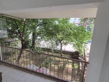 Etimesgut Trene Yakın Yüksek Giriş/altında Daire Var/2 Balkonlu