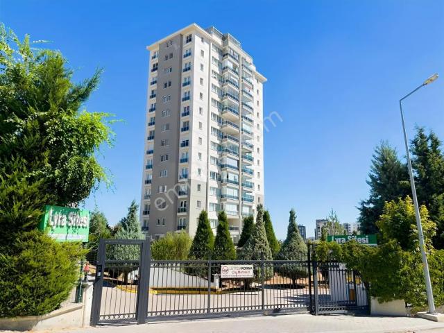 Yeni Bağlıca Lyra Evlerinde Satılık Yapılı 5+1 Dubleks Daire