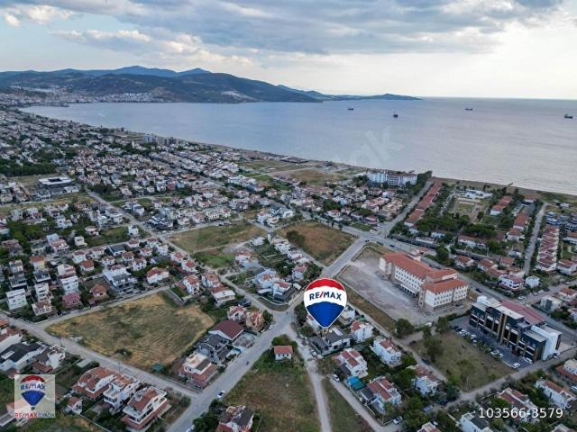 ÇETIN EMEÇ CADDESINDE DENIZE YAKIN LÜKS IKIZ VILLA