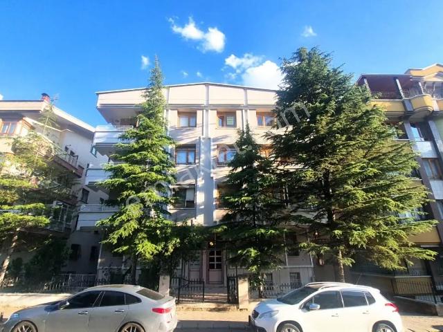 Etlik Temizel Sokak'ta Merkezi Konumlu Ferah Dublex Daire