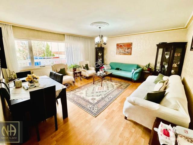 Etlik Ş.h Yakını Bağımsız Salon 1.kat Konumunda 3+1 Satılık