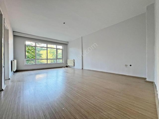 Etlik Lokman Hekim Has Karşısı 1.kat Konumlu Çift Balkon 3+1 Mantolamalı Bina Kiralık Daire