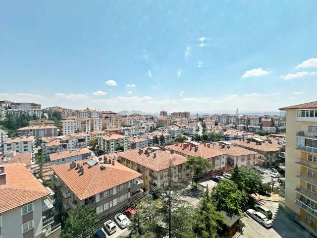 Etlik Mah. Çift Bloklu Site İçerisinde Asansörlü 7.kat 3+1 Ankara Manzaralı Satılık Daire!