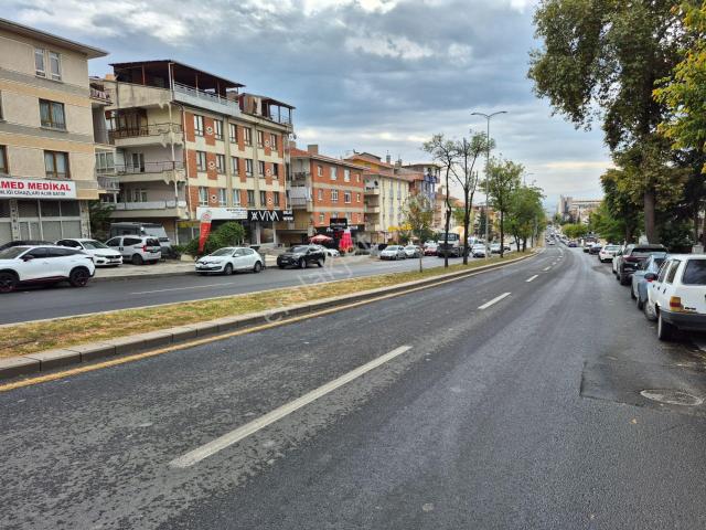 Etlik Mahallesi Etlik Caddesi Üzerinde Satılık Kök Tapu 3+1 Daire