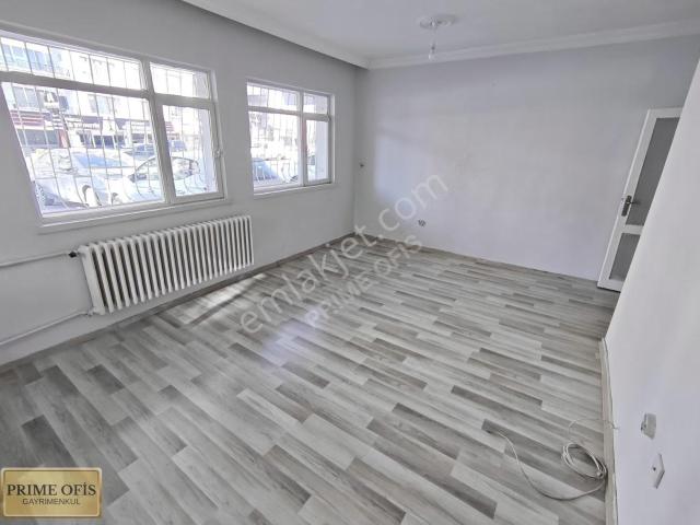 Etlikte Bağcı Cad.de Bağımsız Salon Kiralık 2+1 Giriş Daire
