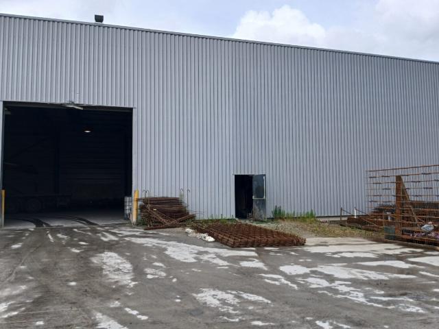 Étrelles 35 Pays de Vitré, local d'activité 2000 m2 à louer