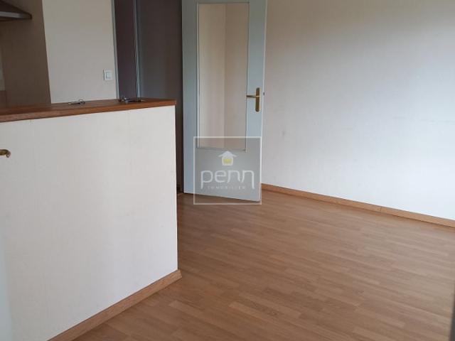 ETRELLES T2 35 m2 avec parking