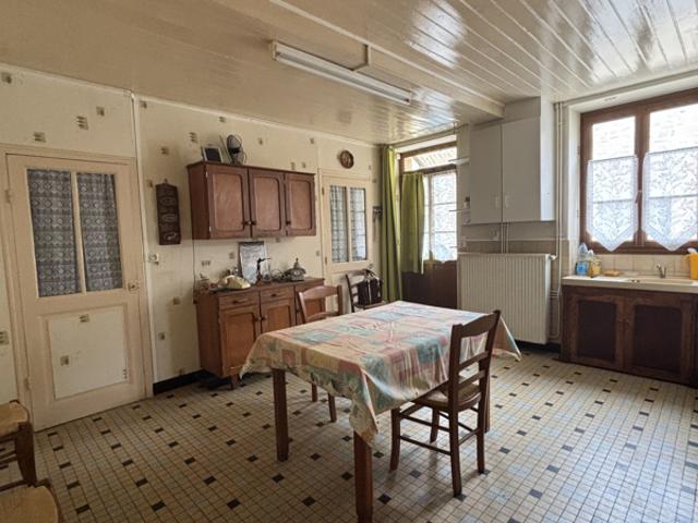 ETROCHEY 21 Maison de 100m2 avec petite cour proche de C