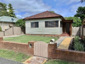 Ettalong Beach, 15 Barrenjoey Road