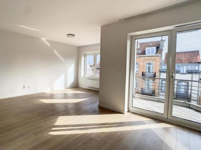 ETTERBEEK 2 BEDROOM APARTMENT TERRACE GARAGE