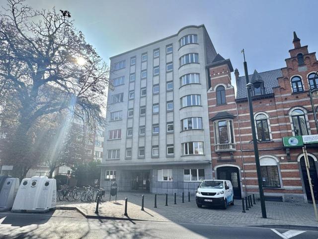 ETTERBEEK / CINQUANTENAIRE STUDIO +/ 34m² + CAVE