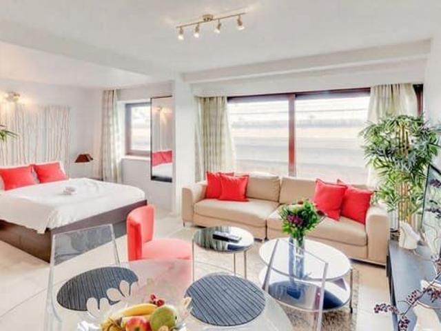 ETTERBEEK FURNISHED STUDIO: LUMINOUS, CHARM & CHIC STYLE