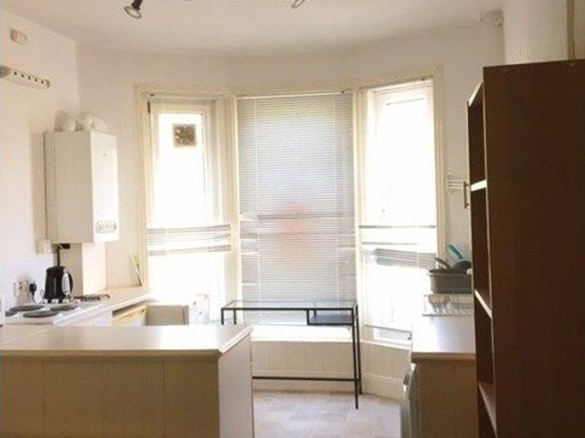 Ettrick Place, Glasgow G43, 1 bed flat to rent, £875 pcm | PrimeLocation