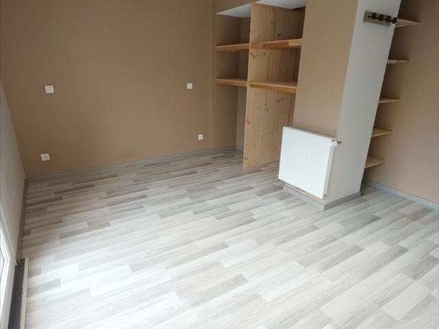 ETUPES Spacieux T4/T5 de 170 m² avec entrée individuelle, Etupes 25460