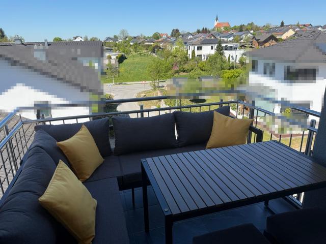 ETW mit gehobener Ausstattung und Fernblick in beliebtem Wohnviertel von Hengersberg