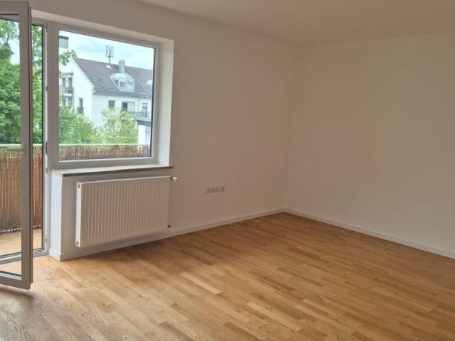 ETW Schwabing West, Nahe BMW