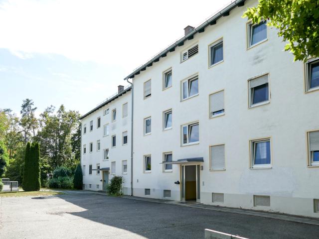 ETW + TG Stellplatz renoviert und kleine Wohnanlage