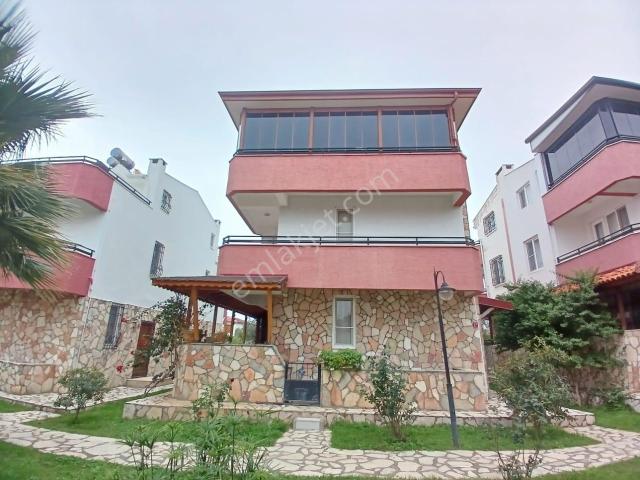 Eu Gayrimenkul'den Yolun Deniz Tarafında Site İçinde Tripleks