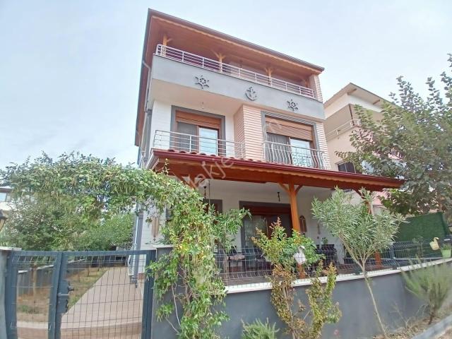 Eu Gayrimenkul'den Denize Yakın Tripleks 5+1 Villa