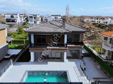Eu Gayrimenkulden Girişte Odalı Havuzlu 4+1 Tek Müstakil Villa