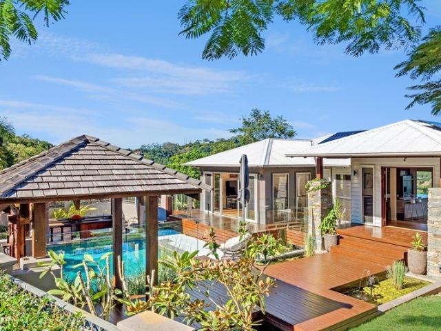 EUMUNDI LANDMARK HOME WITH PANORAMIC VIEWS AND PERFECT ENTERTAINING