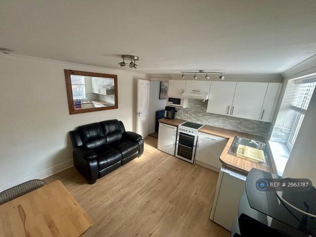 Euclid St, Swindon, SN1 1 bed flat to rent £1,050 pcm £242 pw