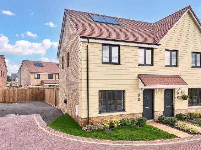 Euphoria End, Newmarket CB8 3 bed semi detached house to rent £1,900 pcm £438 pw