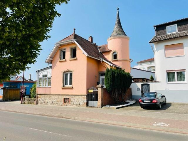 EUPORA® Immobilien: Türmchenhaus mit Flair in Kirchheimbolanden