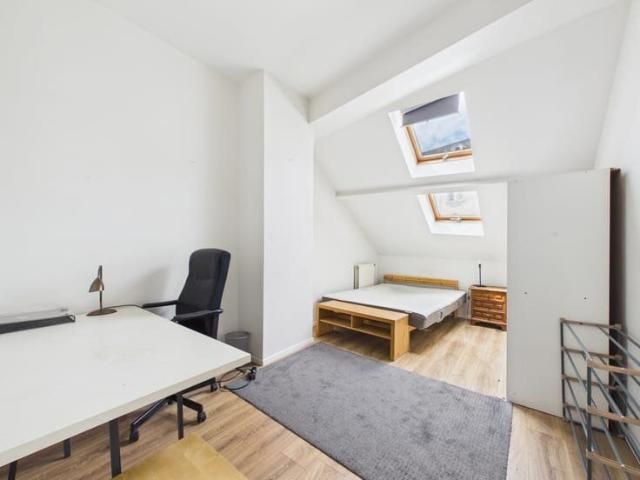 European Commission ROOM to let in a SHARED flat