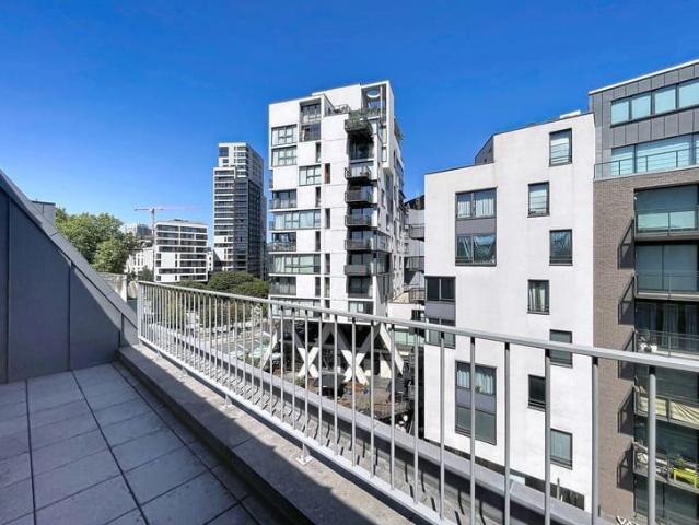 European district 2 bedroom apartement with 2 terraces