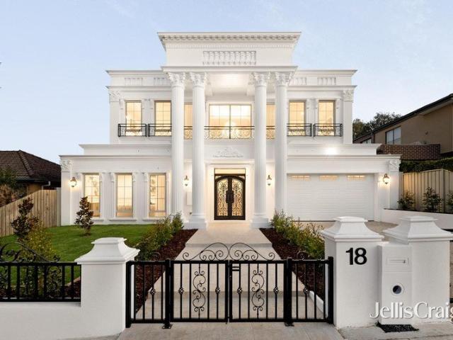 European Grandeur in a Prestigious Glen Locale