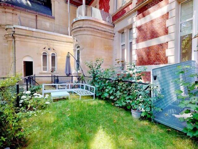 EUROPEAN QUARTER: STUNNING 2 BEDROOM DUPLEX + GARDEN