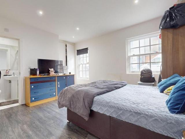 Eurotraveller Premier Hotel @ Harrow, 56 60 Northolt Road, London, HA2 0DW, United Kingdom | 3 bed apartment for rent #140544170 | Rentberry