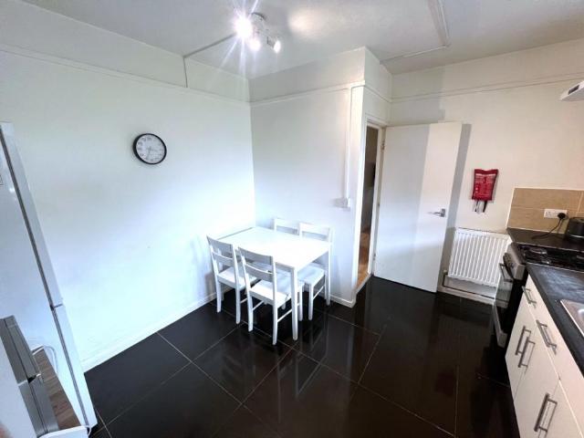 Euston, London NW1 3 bed flat to rent £3,570 pcm £824 pw