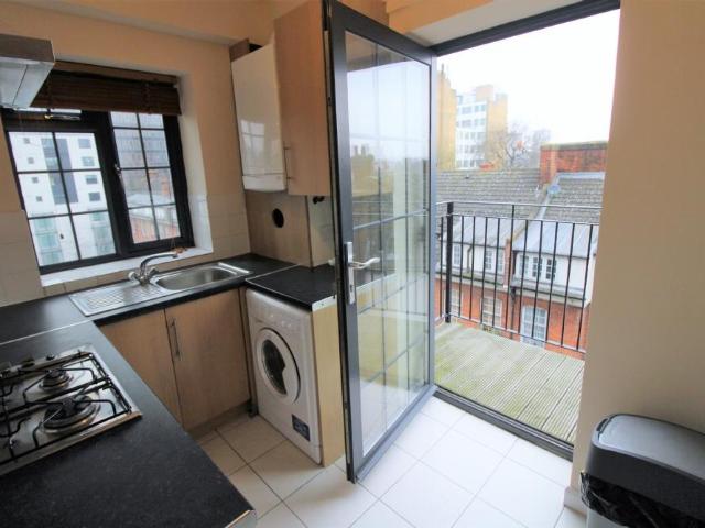 Euston, London NW1 3 bed flat to rent £3,900 pcm £900 pw