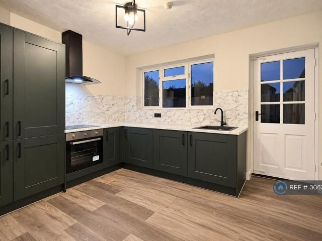 Euston Road, Croydon, CR0 3 bed semi detached house to rent £2,250 pcm £519 pw