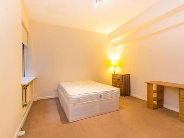 Euston Road, Fitzrovia, London, NW1 2 bed flat to rent £3,835 pcm £885 pw
