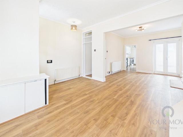 Euston Road, Northampton NN4 3 bed terraced house to rent £1,100 pcm £254 pw