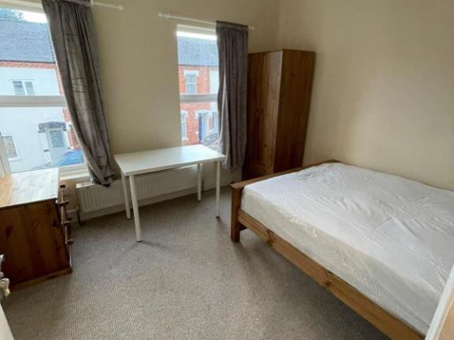 Euston Road, Northampton NN4 2 bed flat to rent £2,320 pcm £535 pw
