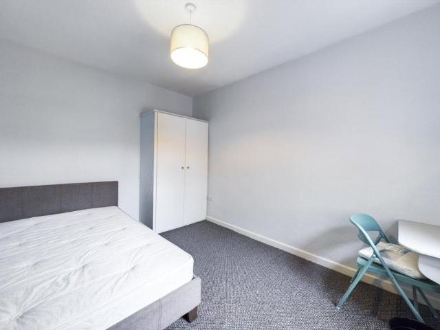 Euston Road, Northamptonshire NN4 1 bed in a house share to rent £550 pcm £127 pw