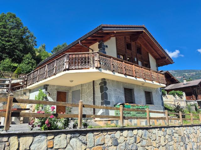 EUSEIGNE BEAU CHALET DE 3.5 PIECES