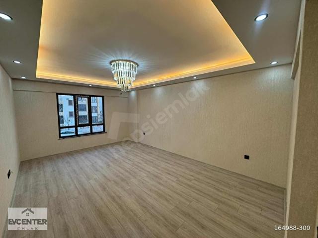 EV CENTER DAN MAVİKENT TE OTURUMA HAZIR SİTE İÇERİNDE 2+1 DAİRE