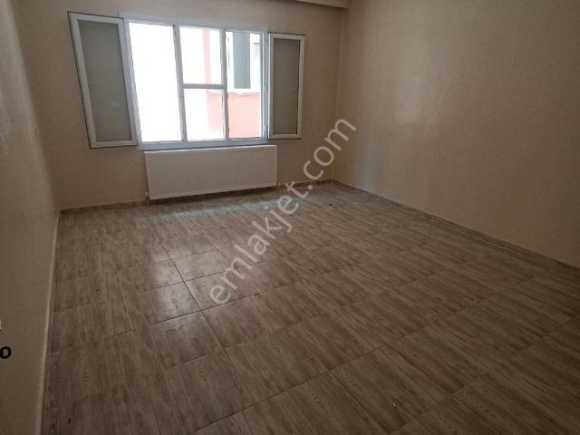 Ev Sahibinden Merkezi Konumda Geniş Kiralık Doğalgazlı Teraslı Daire