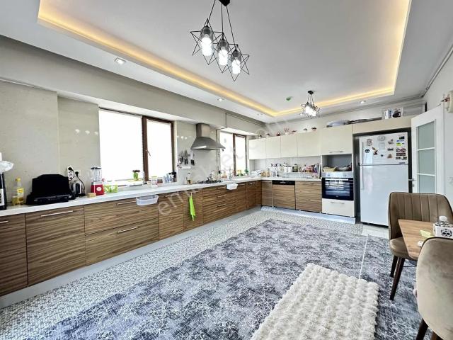 Evola Gayrimenkul'den Atış Yapı Centrum'da Satılık 4+1 246 M²