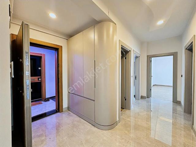 Evola Gayrimenkul'den Satılık Lüks 3+1 182 M² Daire Son 1 Daire
